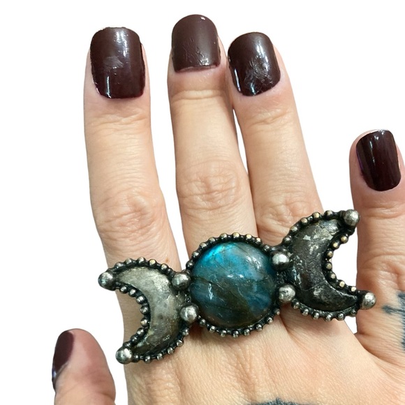 Natural blue iridescent labradorite gemstone triple moon adjustable ring - Picture 3 of 15